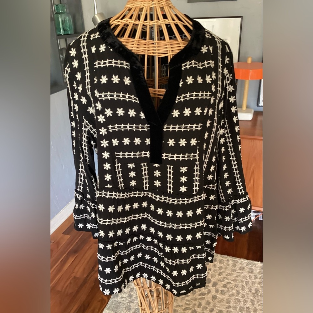 John Mark Black and White Floral Blouse